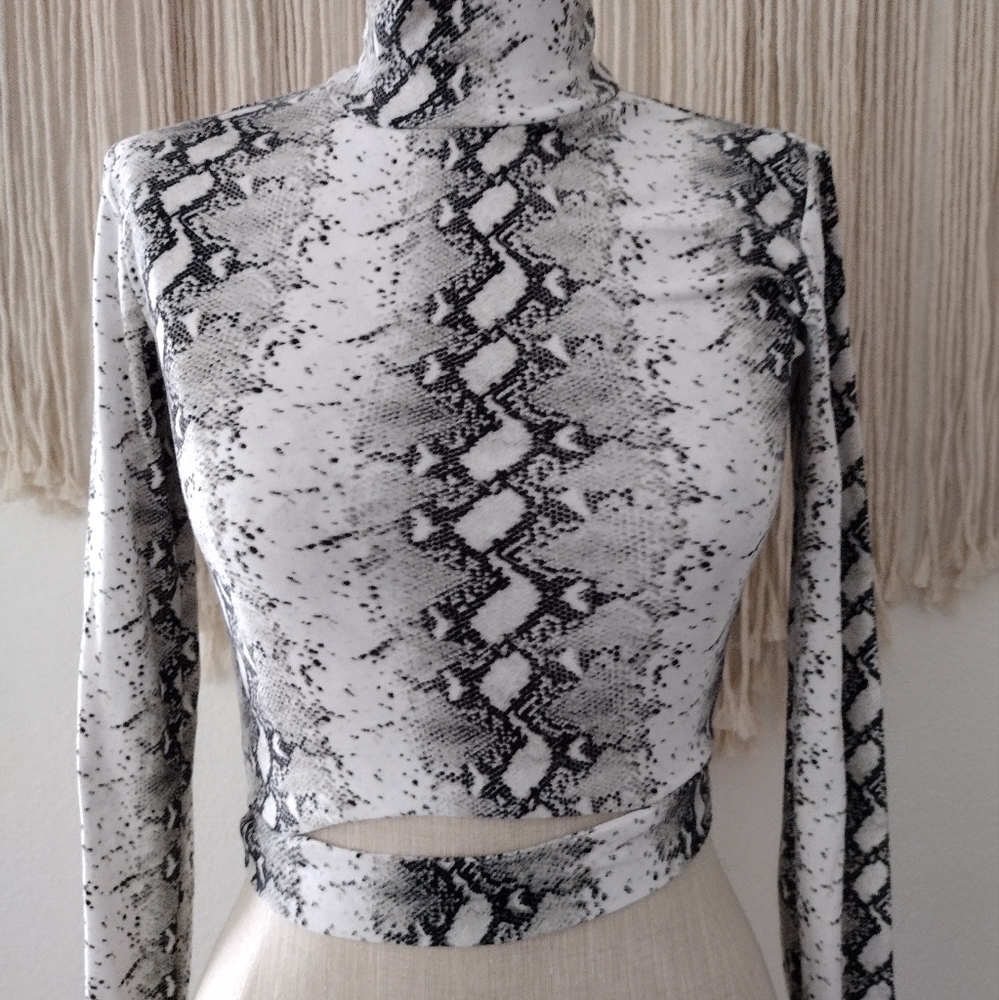 Crop top - Picture 3 of 8
